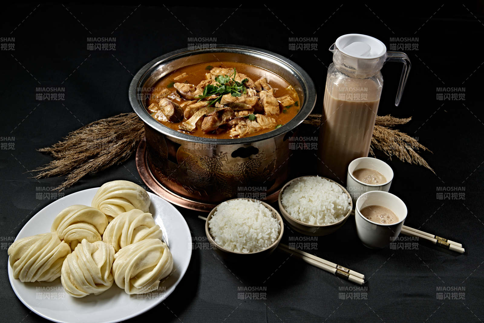 锅仔酱香炖湖鱼配主食套餐图片