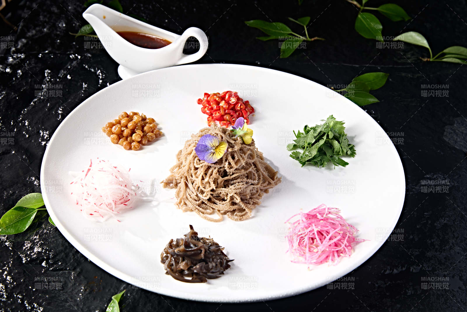 美味凉菜五彩浇汁拌毛肚丝图片