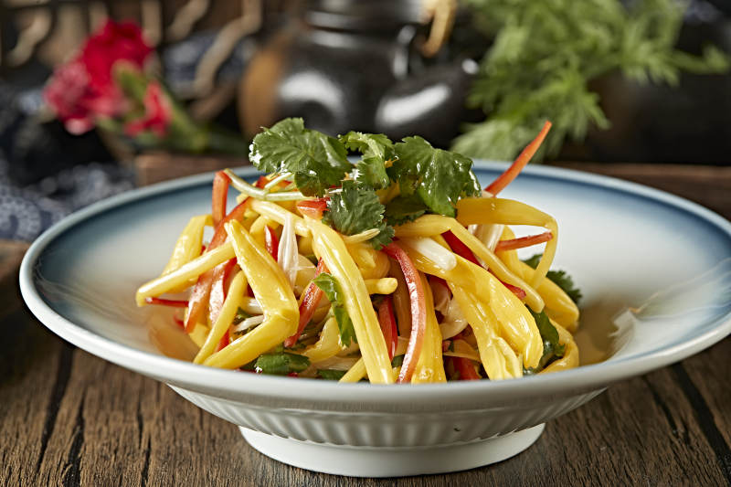 彩椒丝香菜叶巧拌野生黄花菜图片