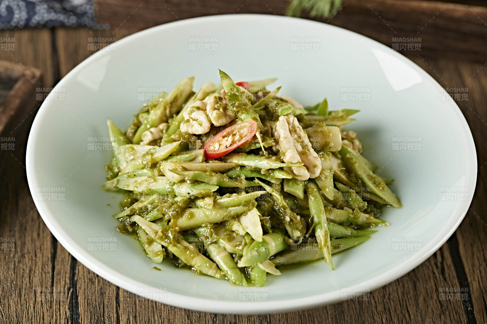 烧椒酱巧拌桃仁春笋段图片