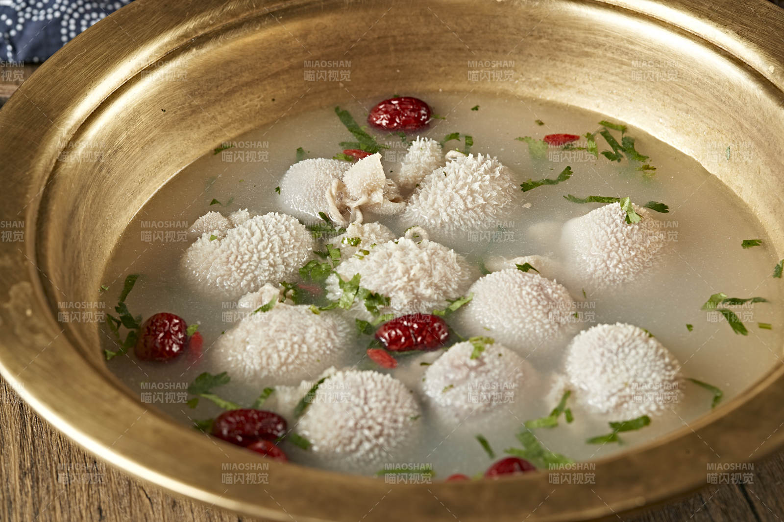 内蒙蓝旗传统美食水煮肚包肉图片