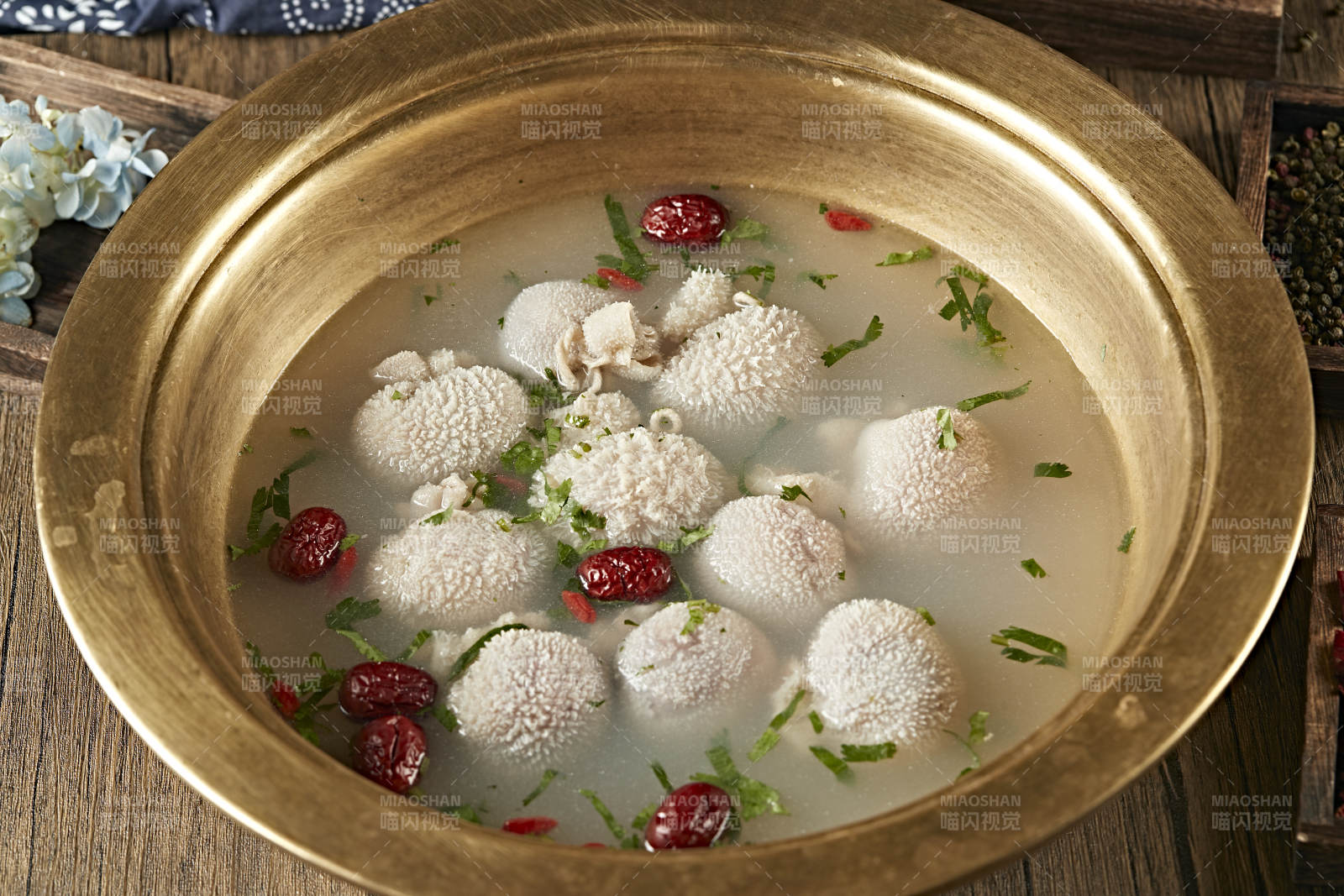 内蒙蓝旗传统美食水煮肚包肉图片