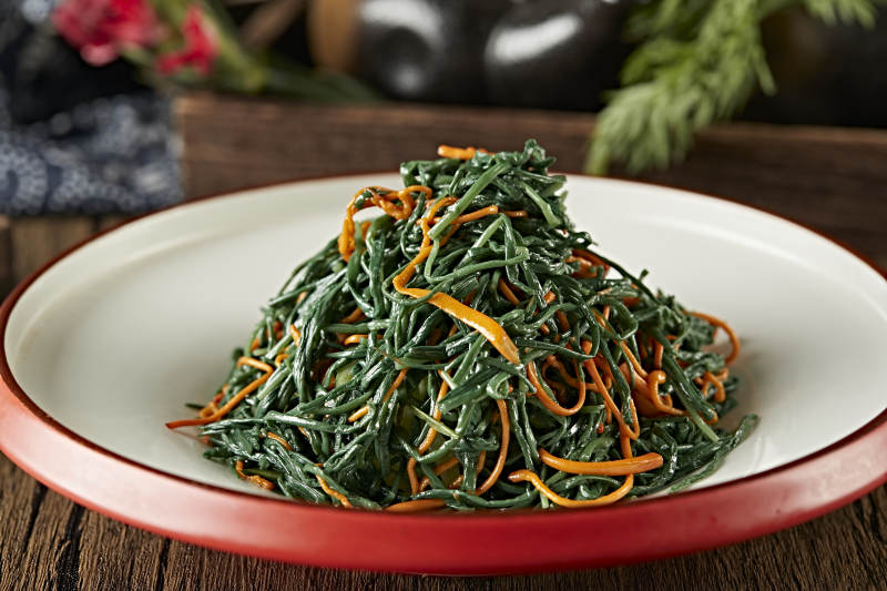 香油虫草花拌沙葱图片