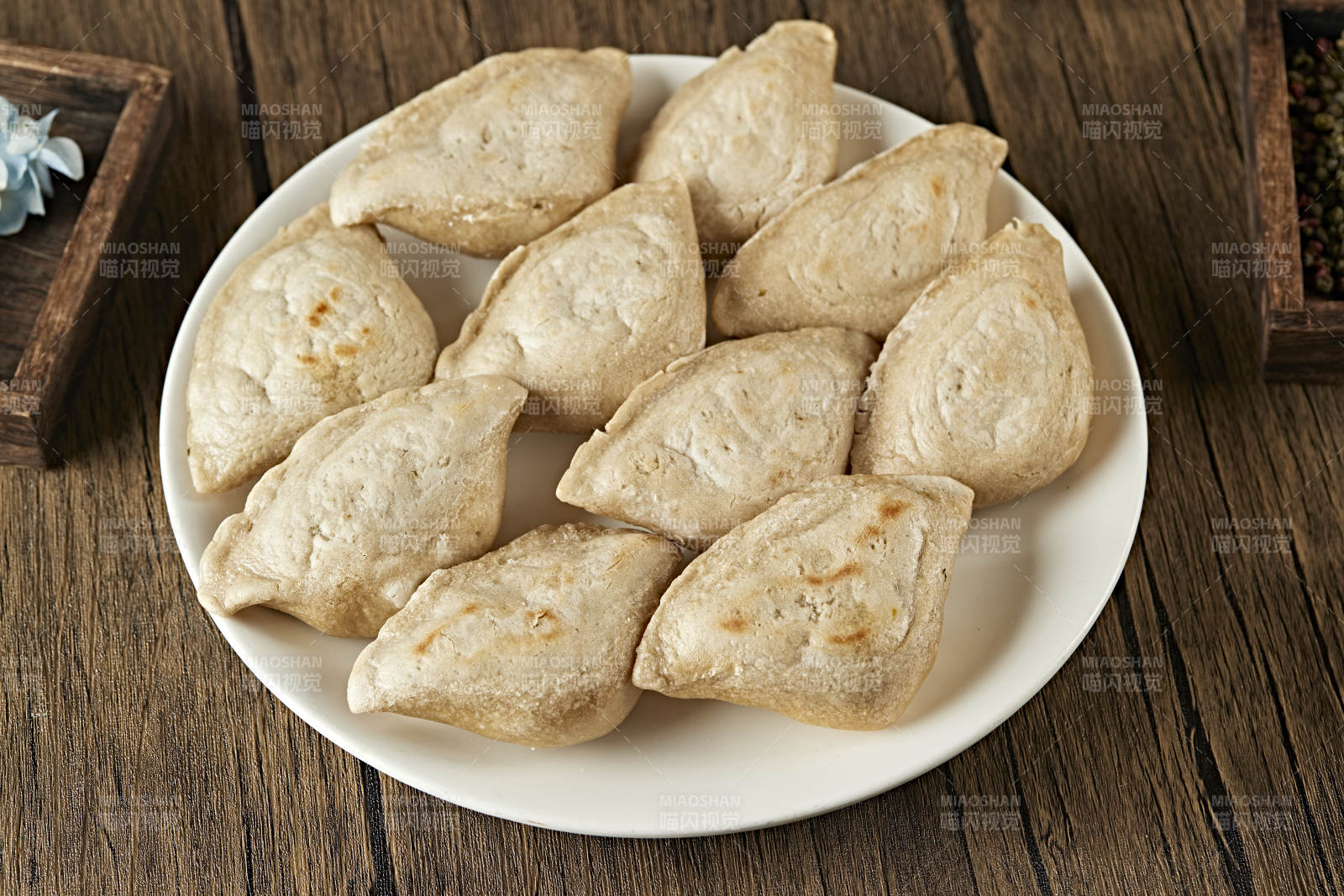 锅巴莜面蒸饺子图片