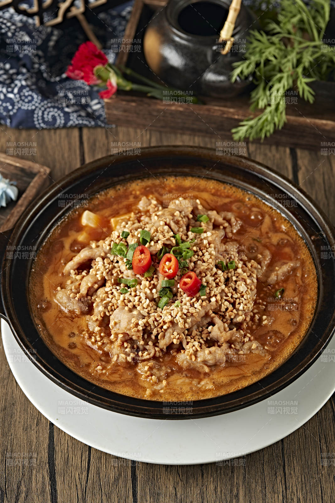 砂锅水煮麻辣牛肉片图片