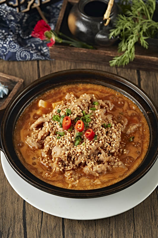 砂锅水煮麻辣牛肉片图片