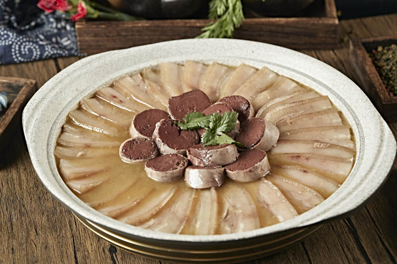 酸菜血肠汆白肉东北杀猪菜图片