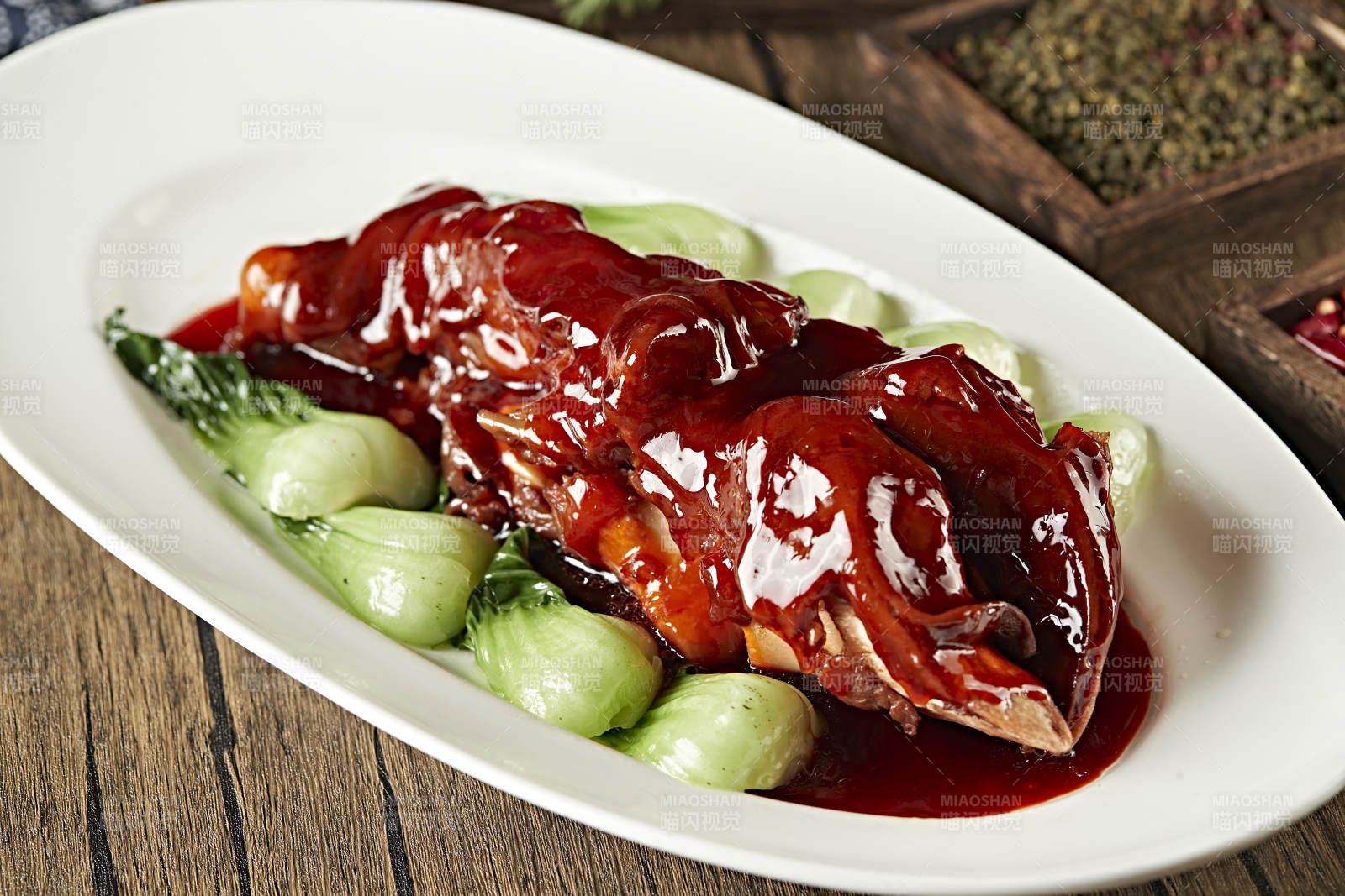 浇汁红烧软糯大牛蹄图片