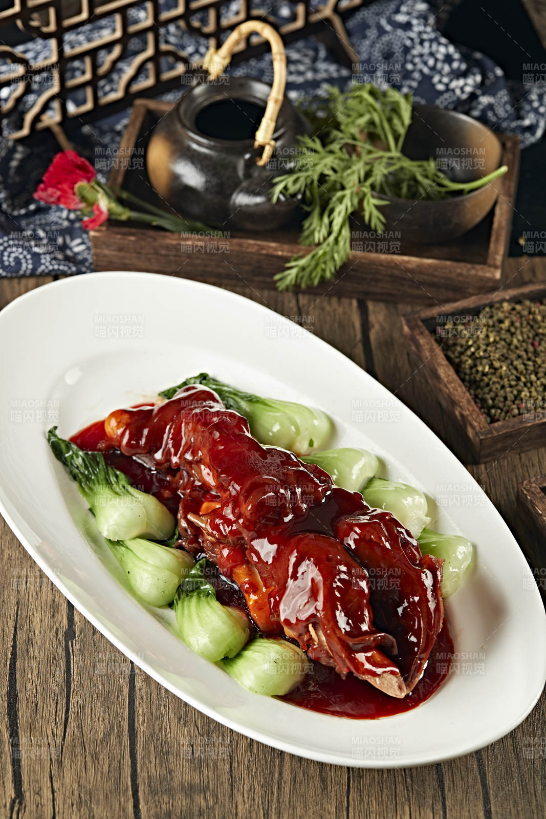 浇汁红烧软糯大牛蹄图片