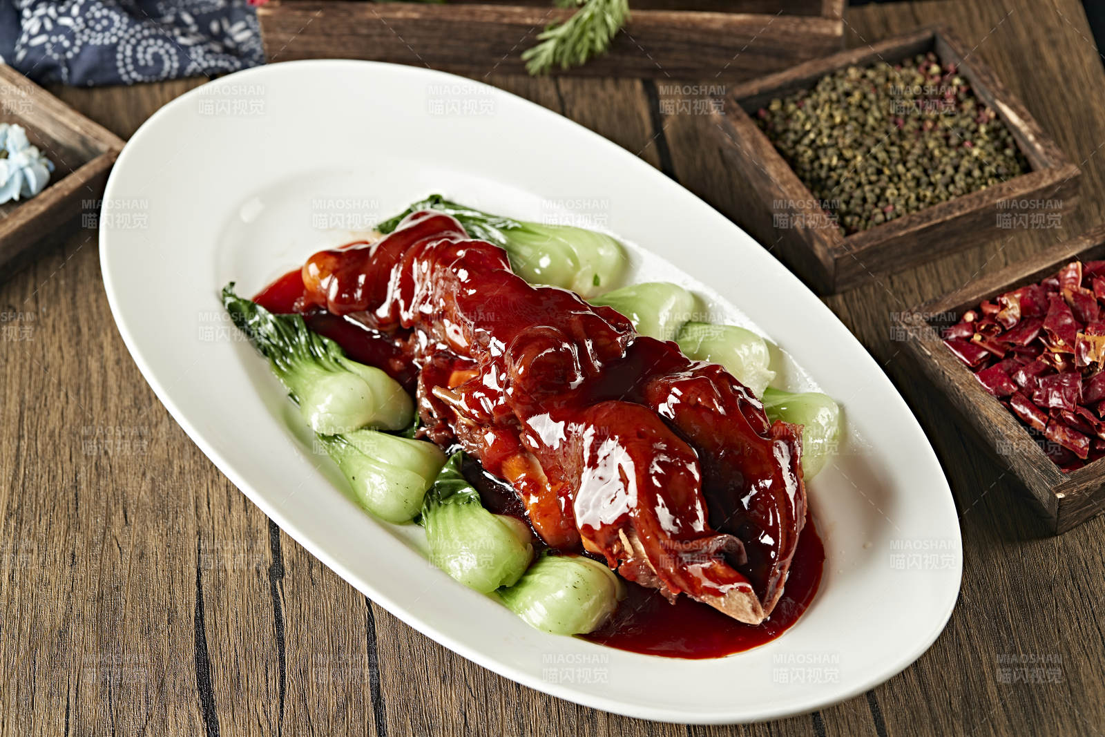 浇汁红烧软糯大牛蹄图片