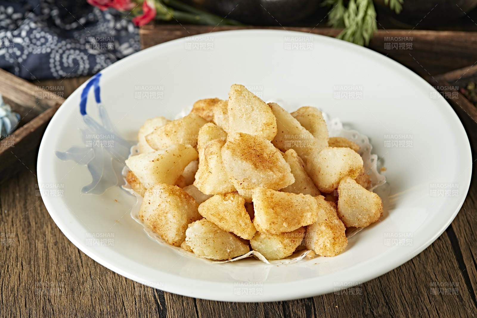 椒盐散粉油炸土豆块图片
