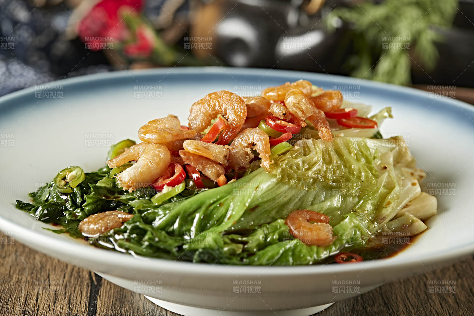 浇汁虾干生菜图片