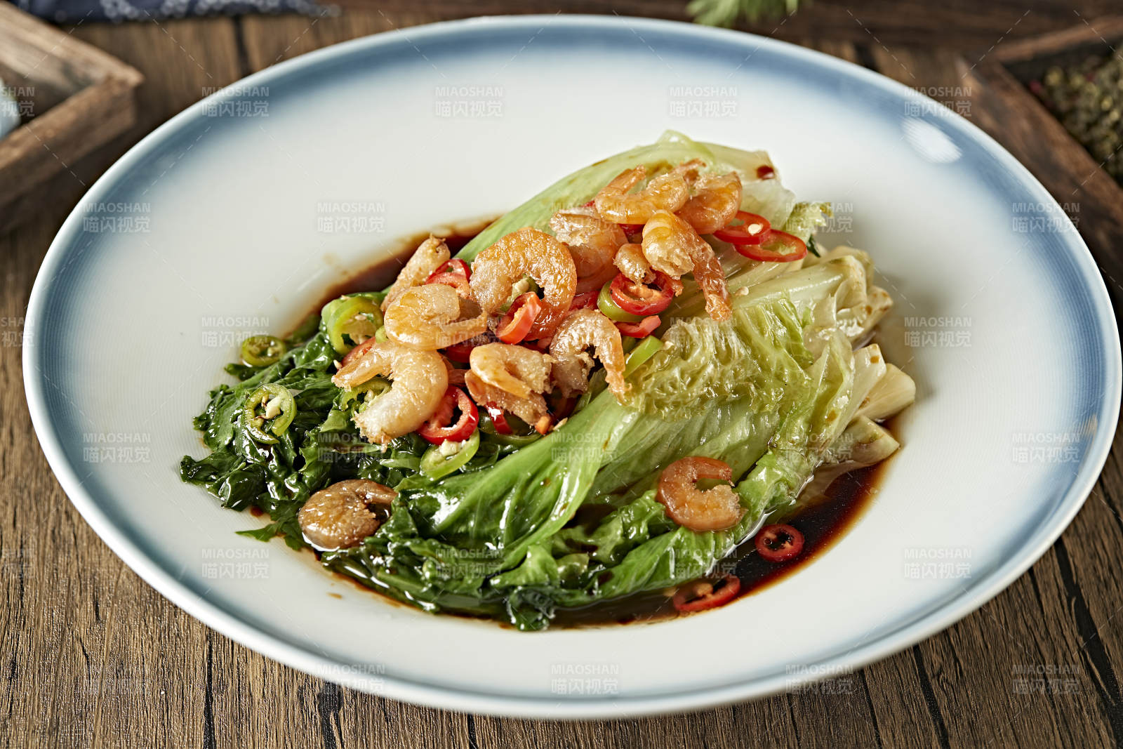 浇汁虾干生菜图片