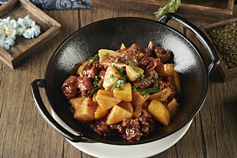锅仔土豆烧鸡块图片