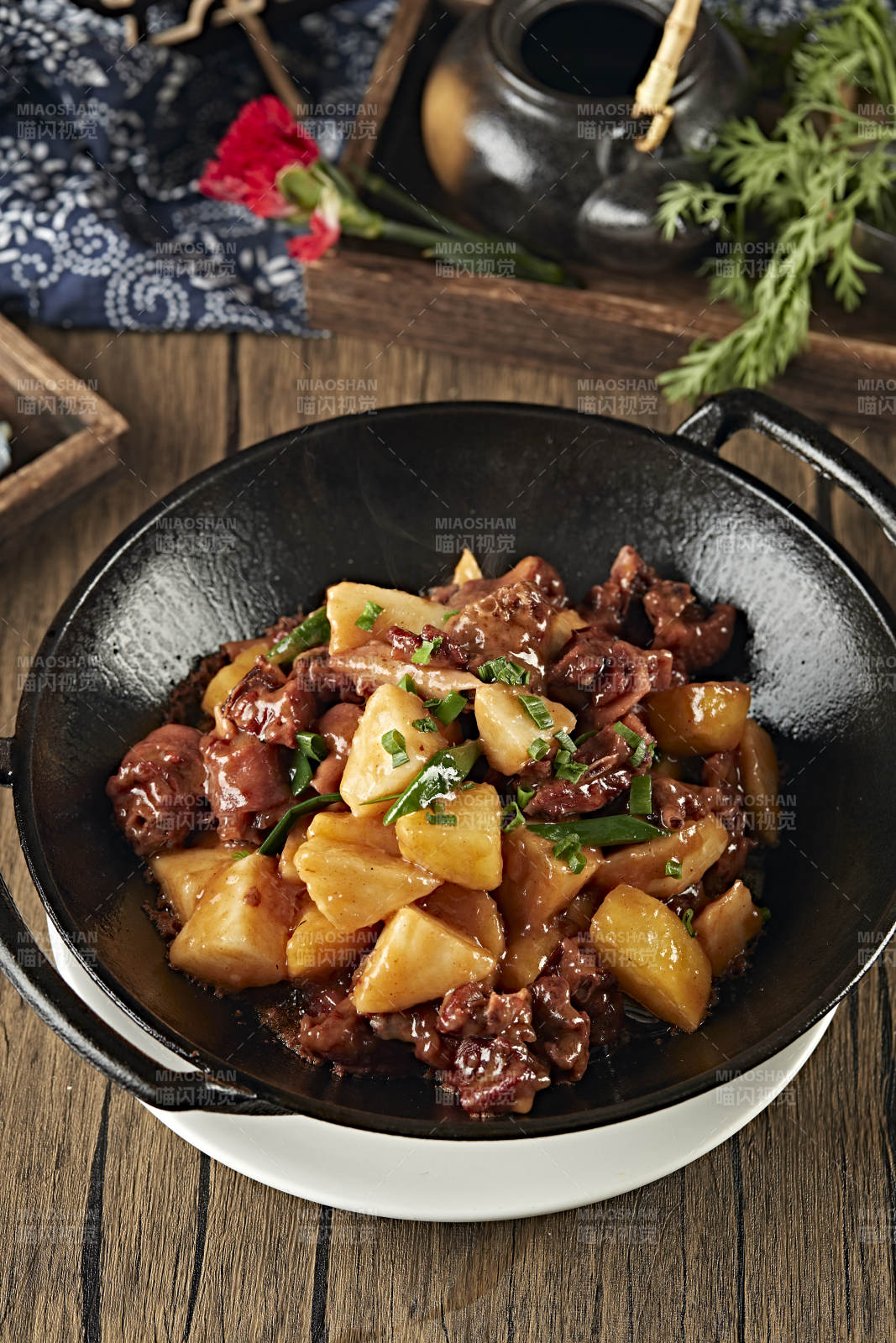 锅仔土豆烧鸡块图片