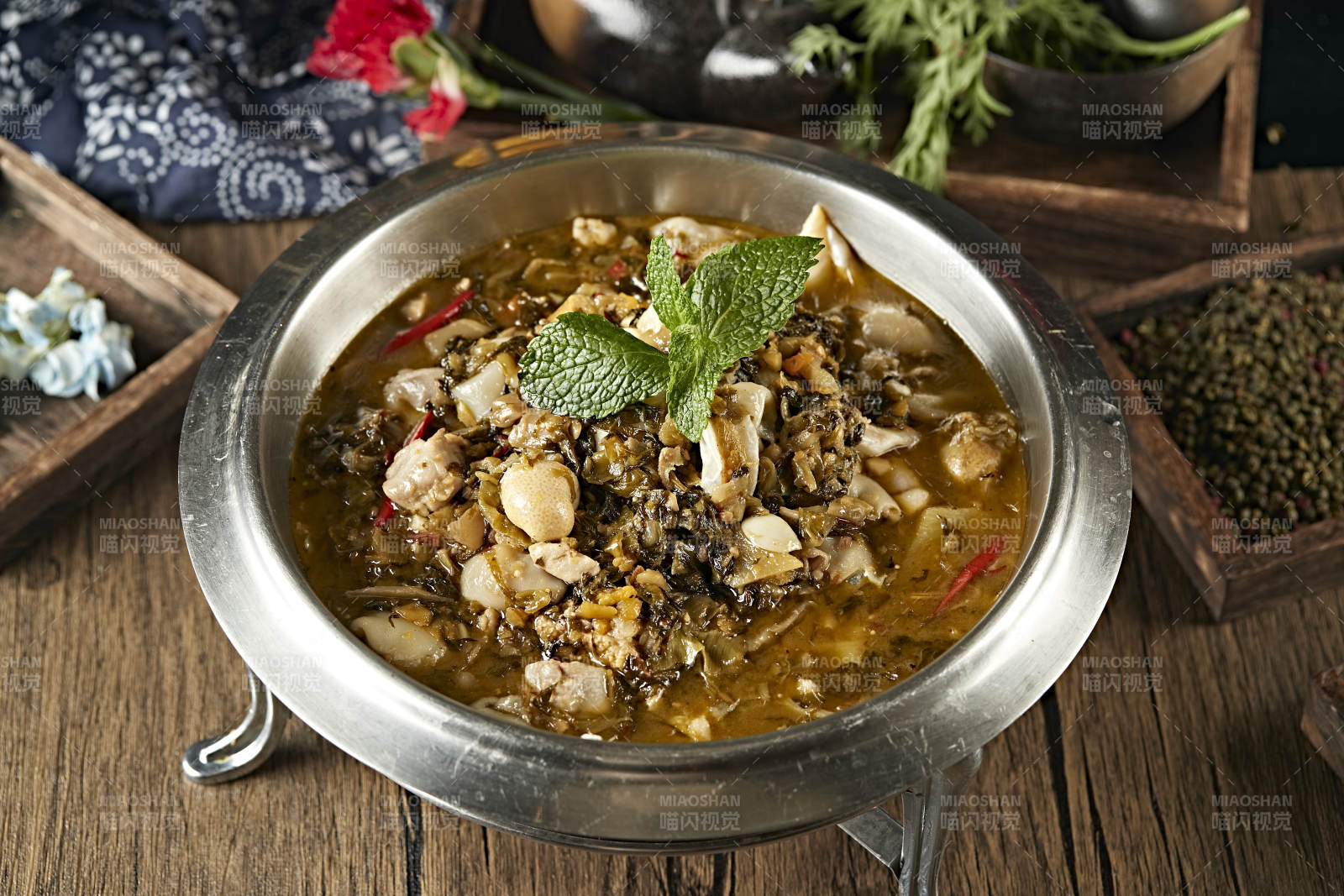 酸汤酸菜炖鱼杂图片