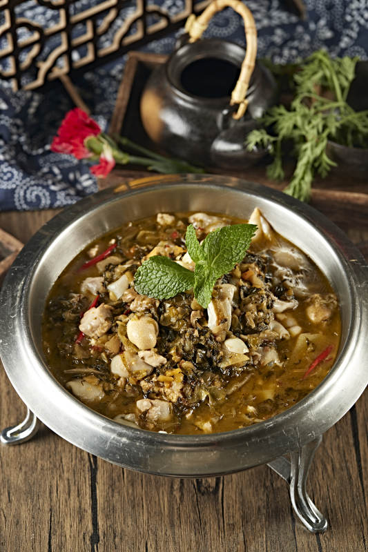 酸汤酸菜炖鱼杂图片