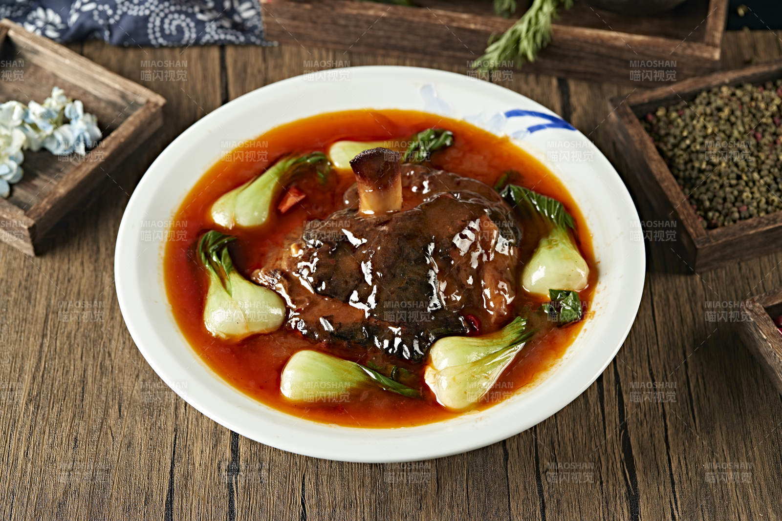 浇汁红烧大肘子图片