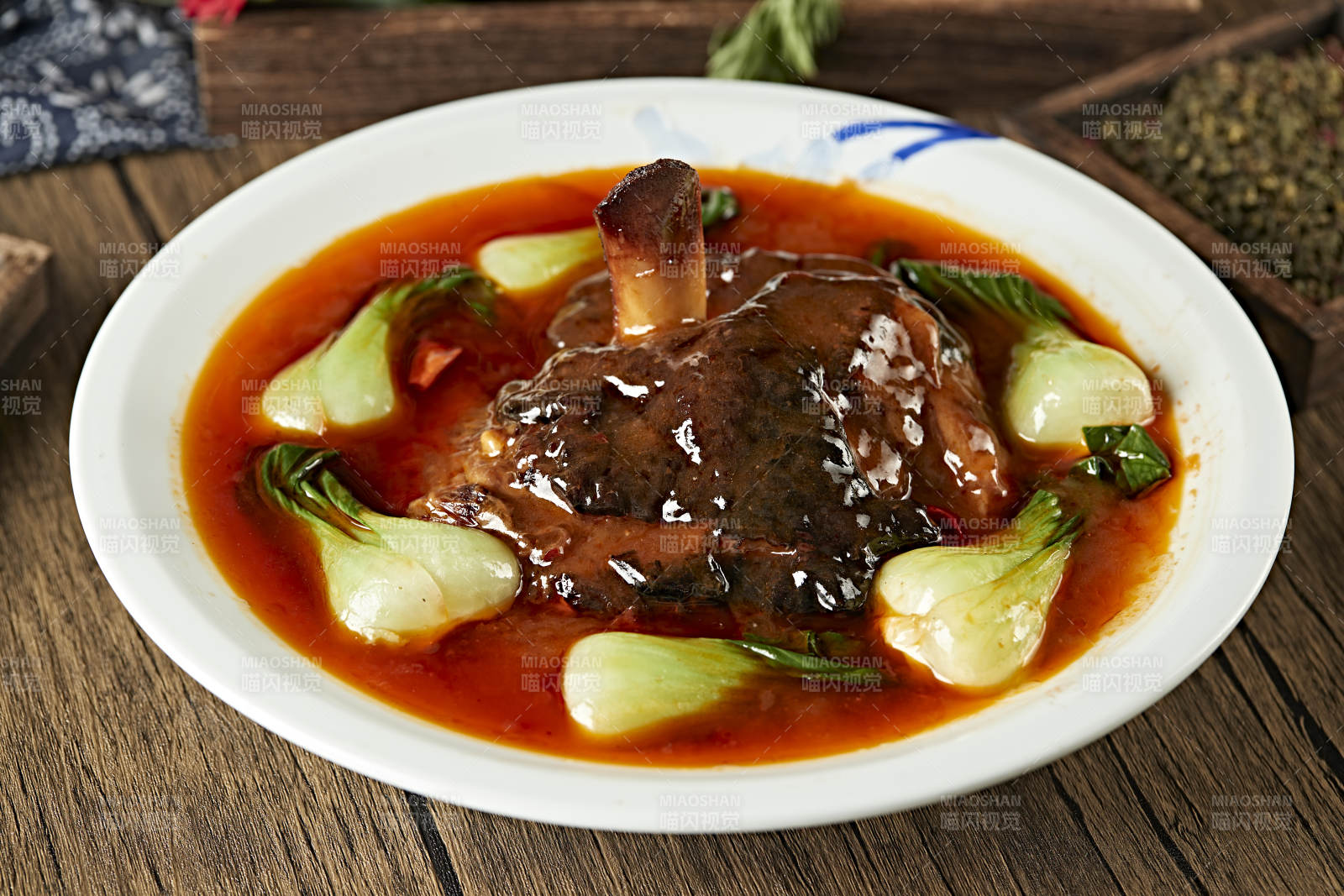 浇汁红烧大肘子图片