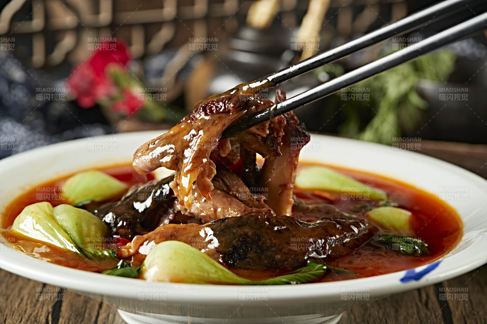 浇汁红烧大肘子图片