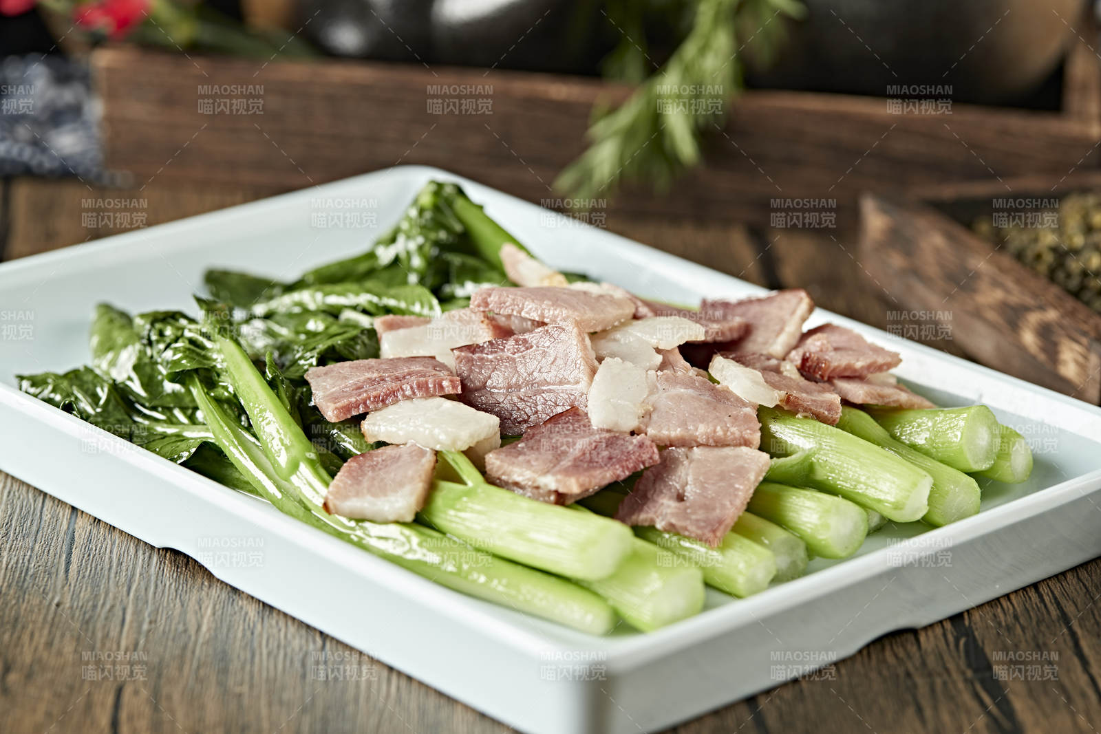 白灼菜心蒸咸肉图片