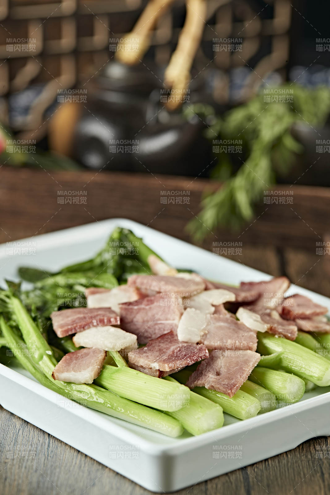 白灼菜心蒸咸肉图片