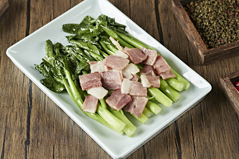 白灼菜心蒸咸肉图片