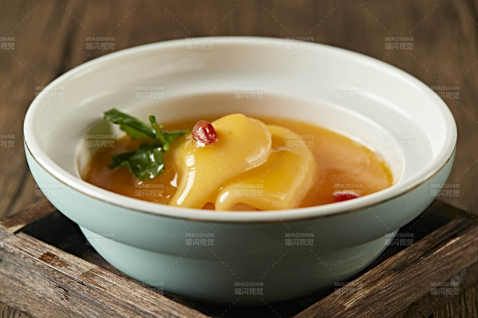 捞汁浓汤炖花胶图片