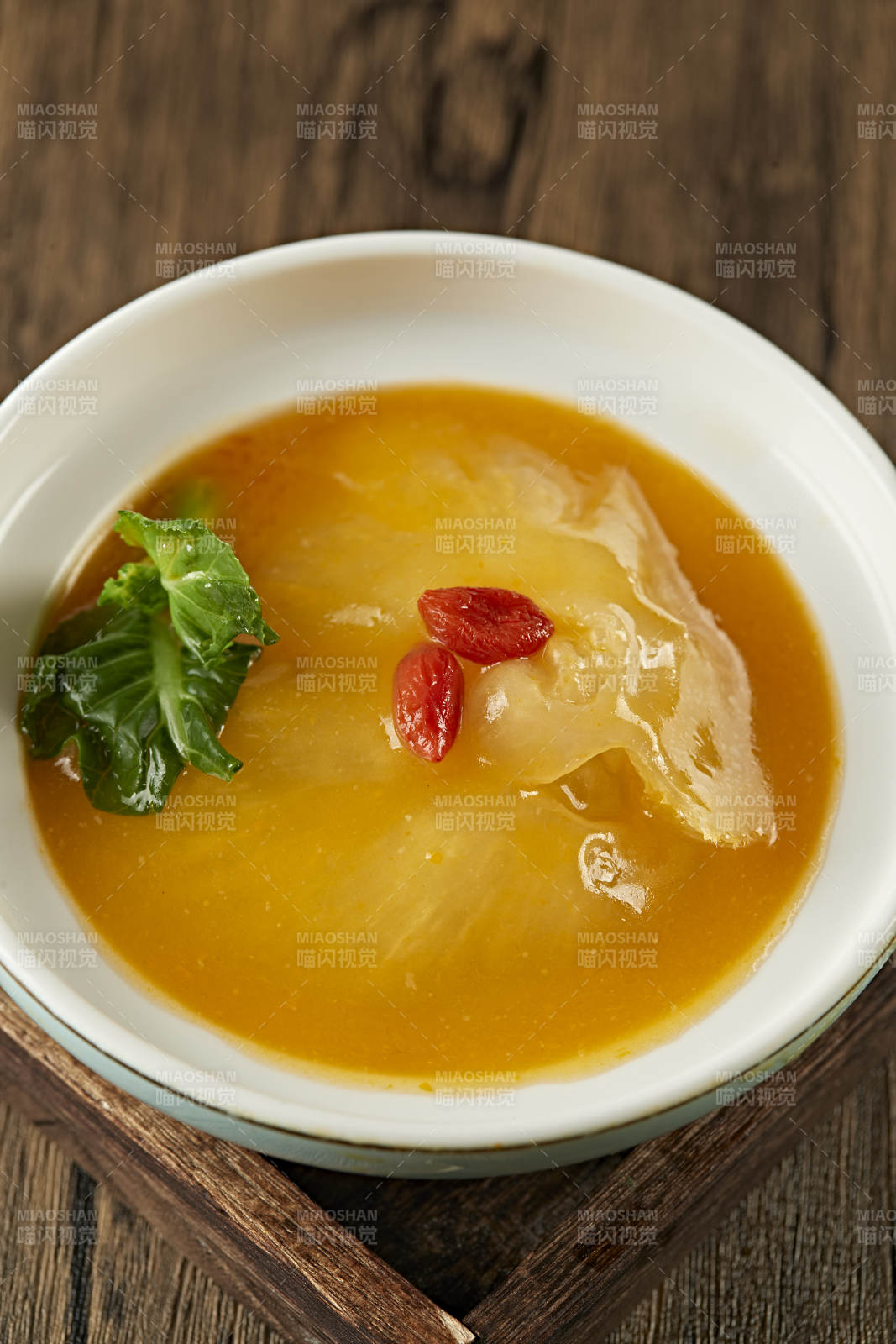 鲍鱼汁炖鱼翅图片