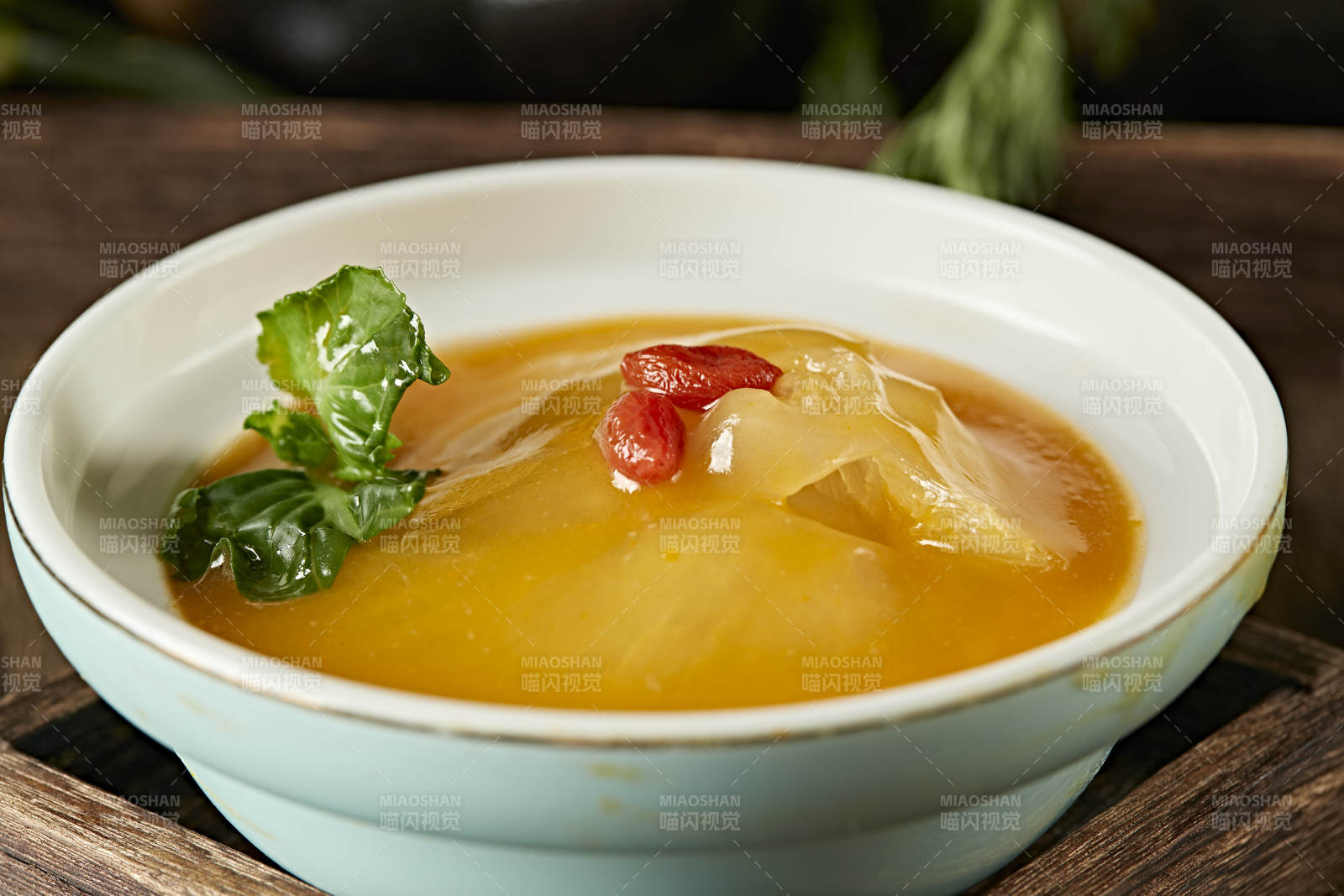 鲍鱼汁炖鱼翅图片