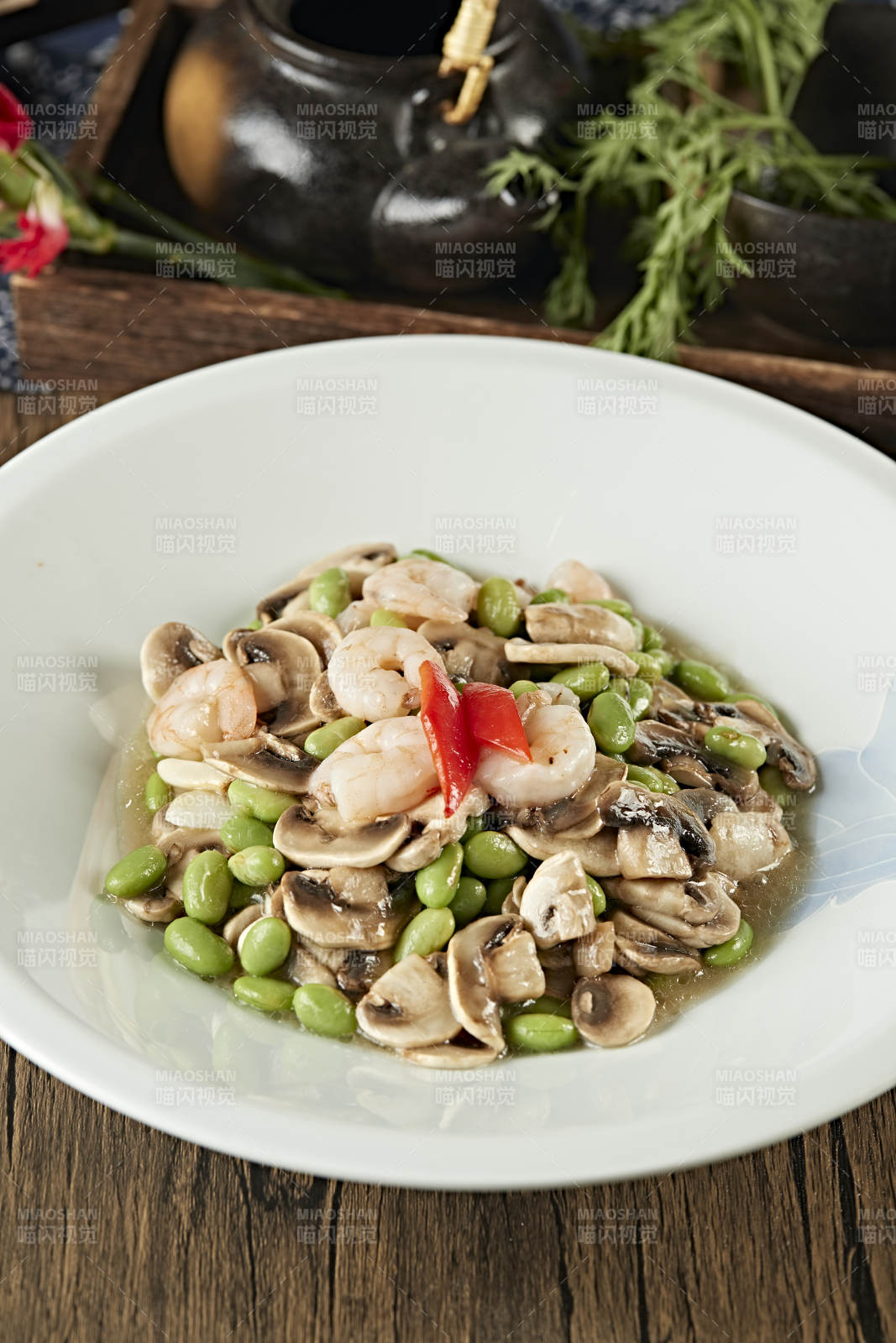 青豆口蘑切片烧虾仁图片