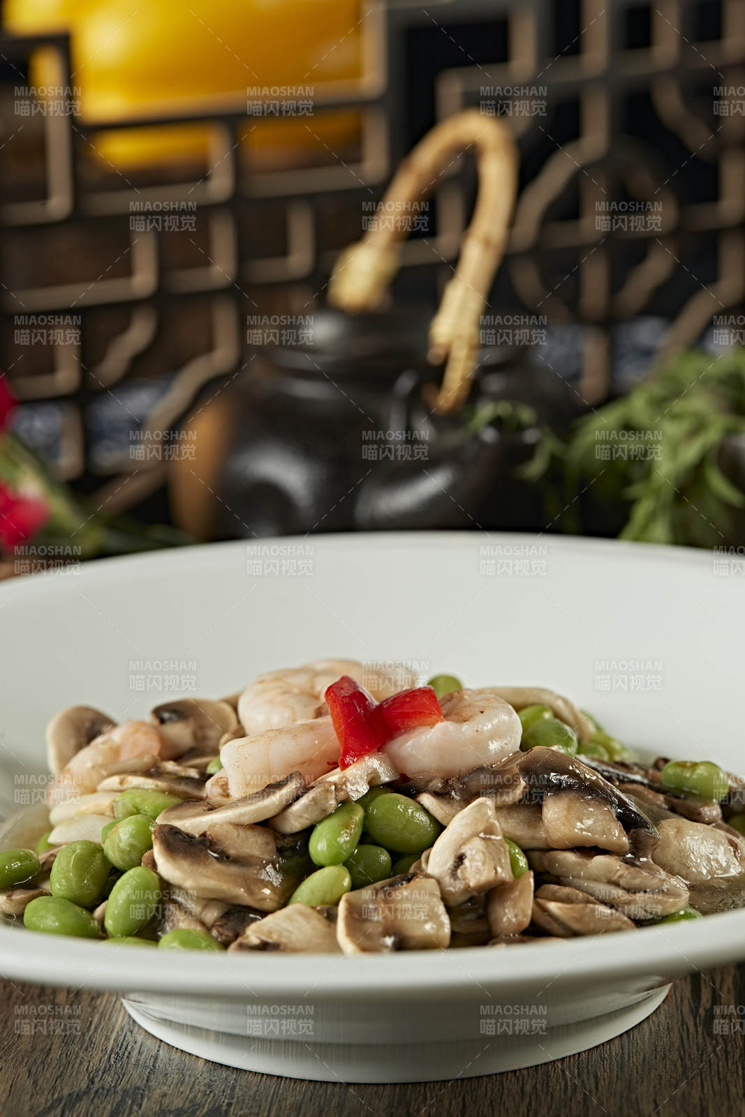 青豆口蘑切片烧虾仁图片