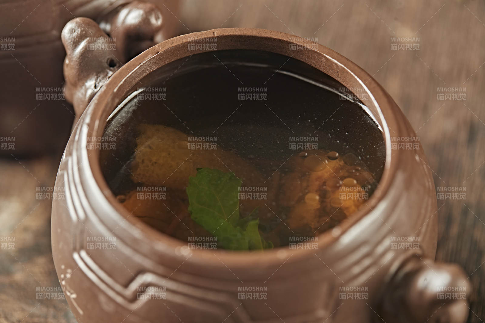 竹荪松茸排骨枸杞汤图片