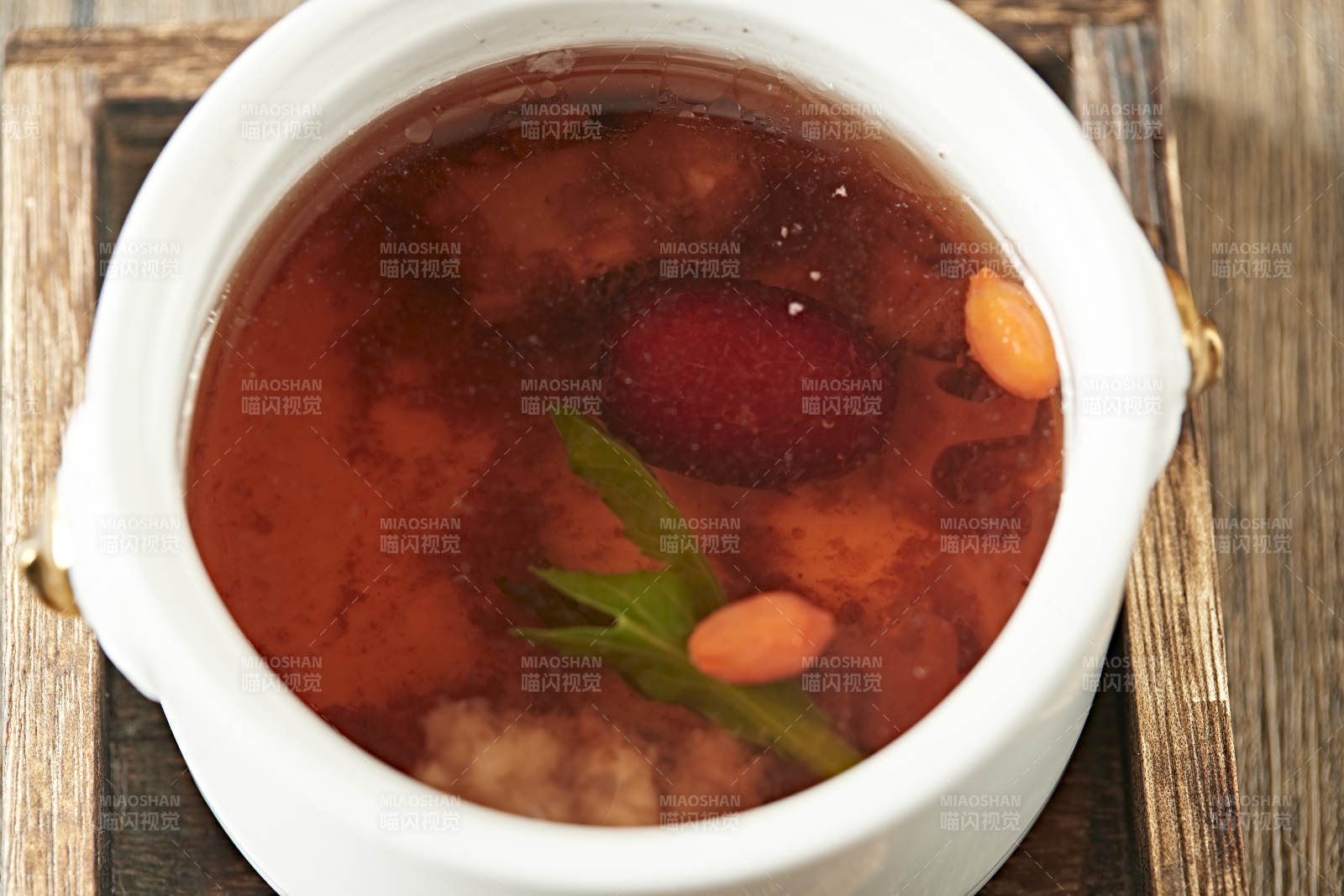 桃花泪红枣排骨汤图片