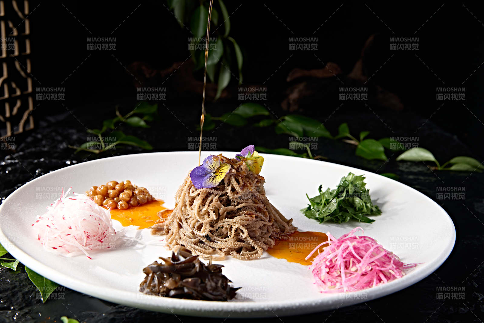 美味凉菜五彩浇汁拌毛肚丝图片