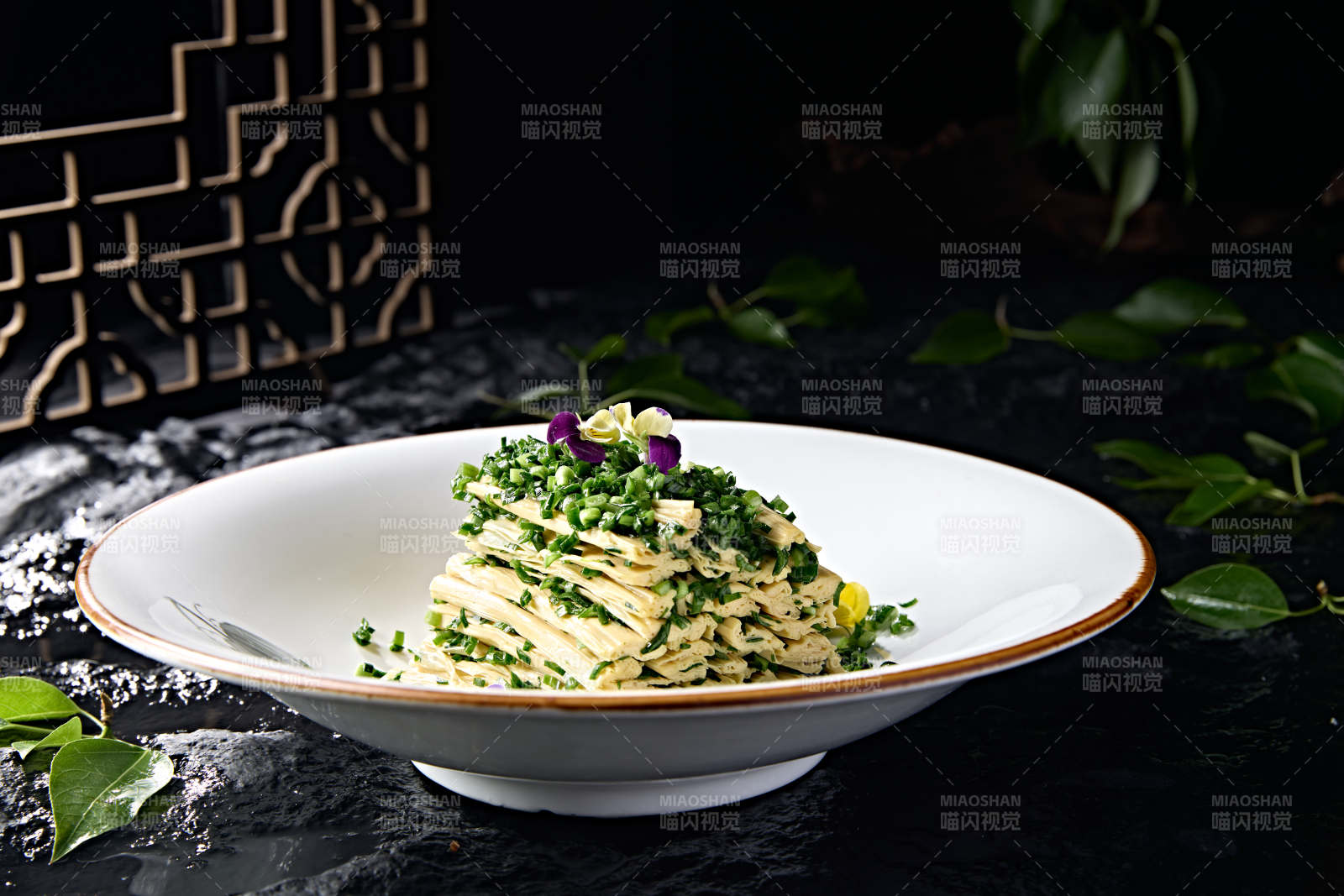 精美凉菜葱香盐水腐竹段图片