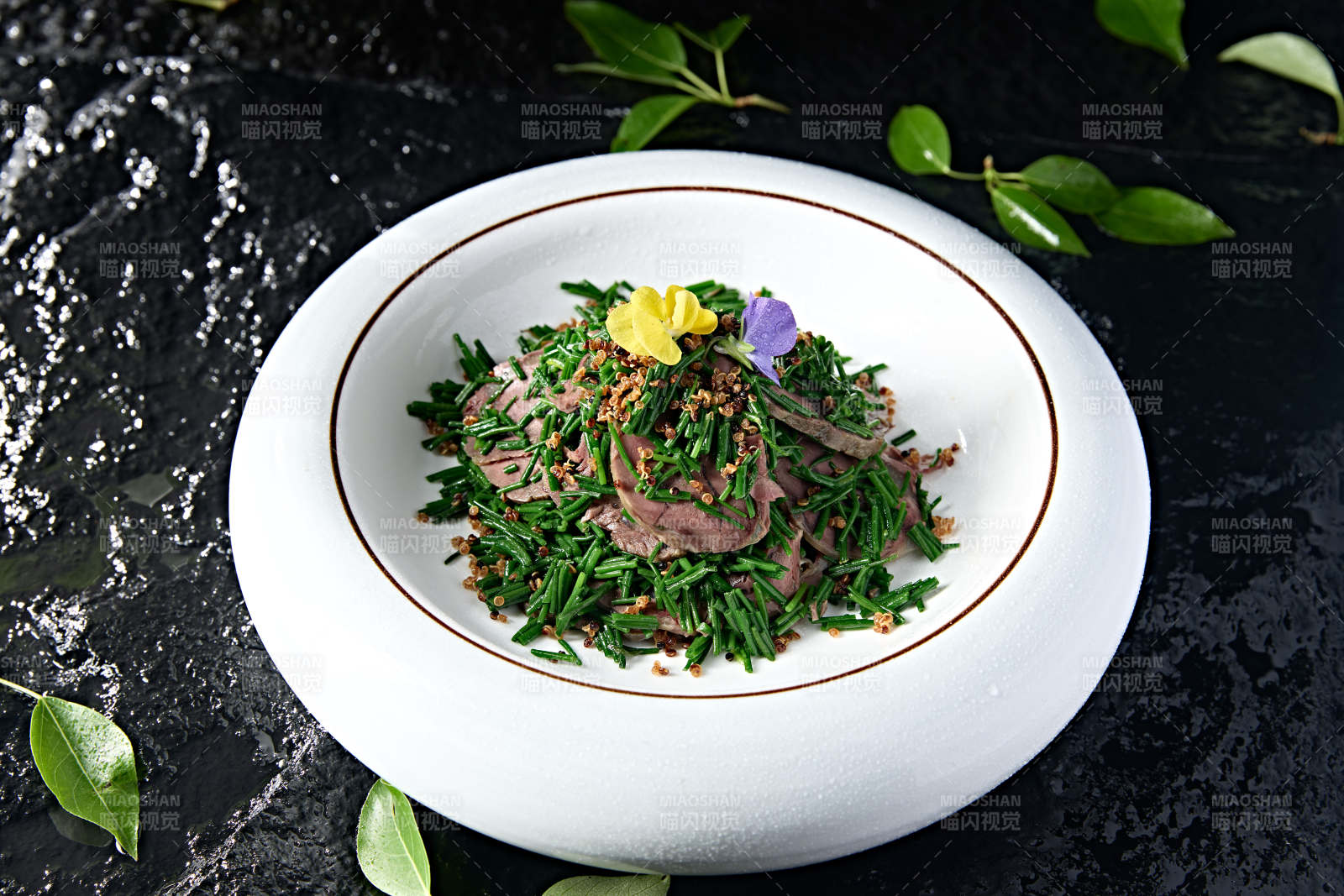 美味凉菜藜麦沙葱凉拌牛腱肉图片