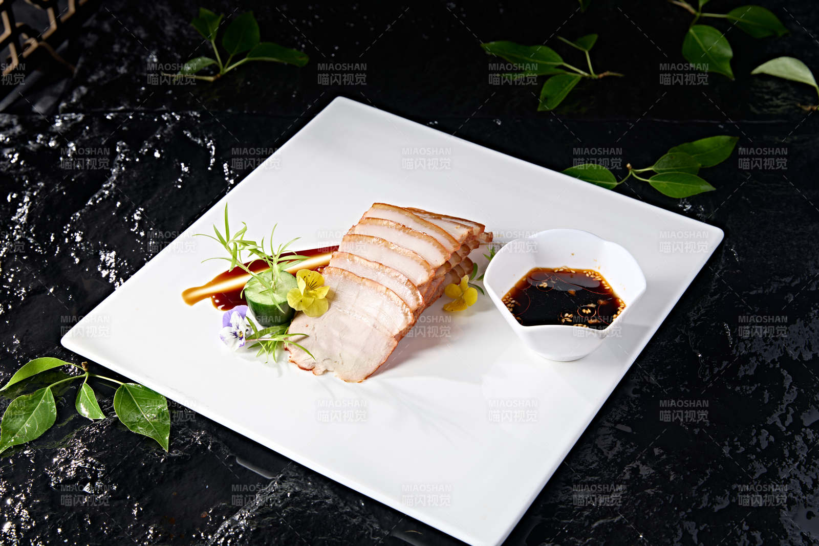 蘸汁张家口风味美食柴沟堡熏肉切片图片