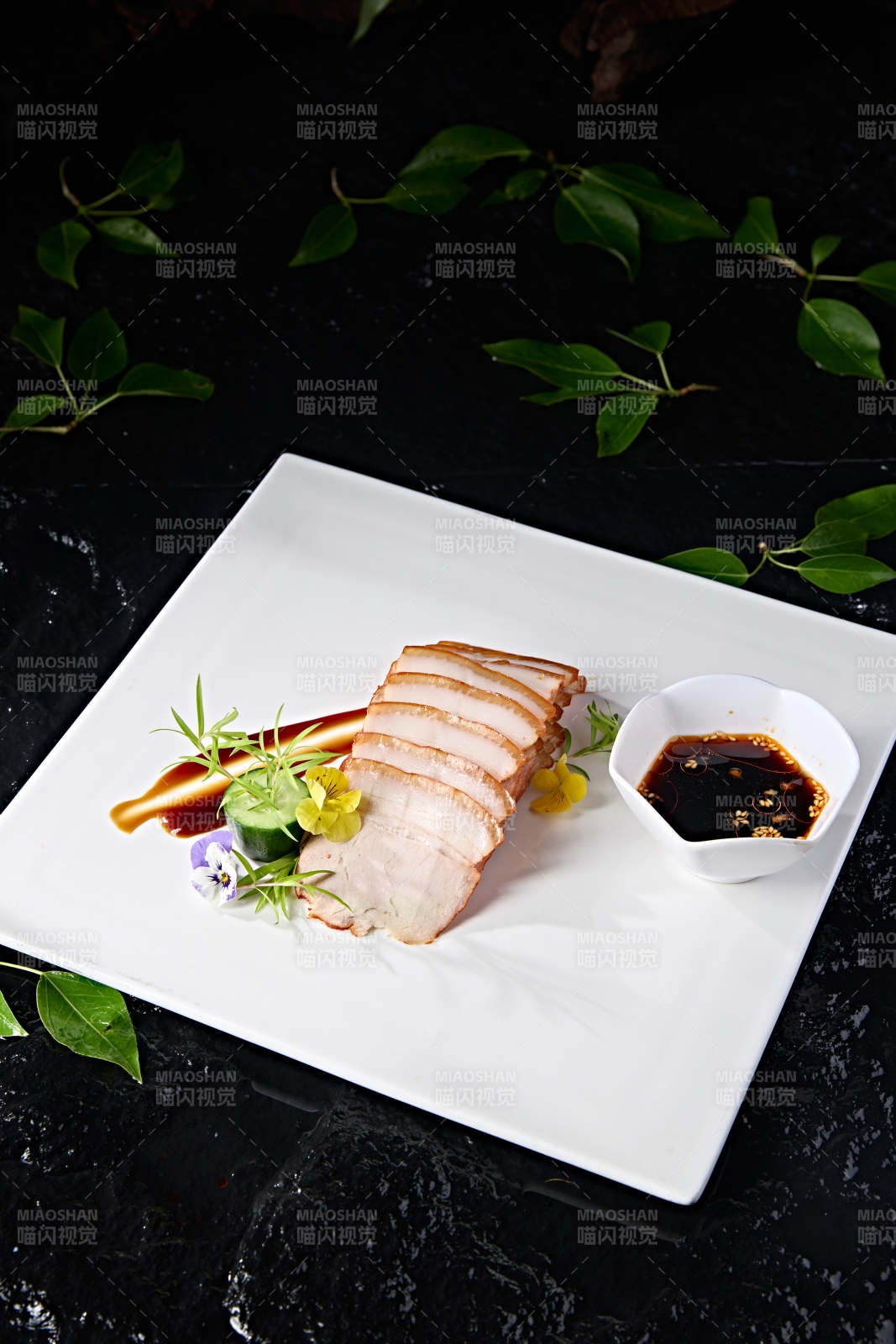 蘸汁张家口风味美食柴沟堡熏肉切片图片