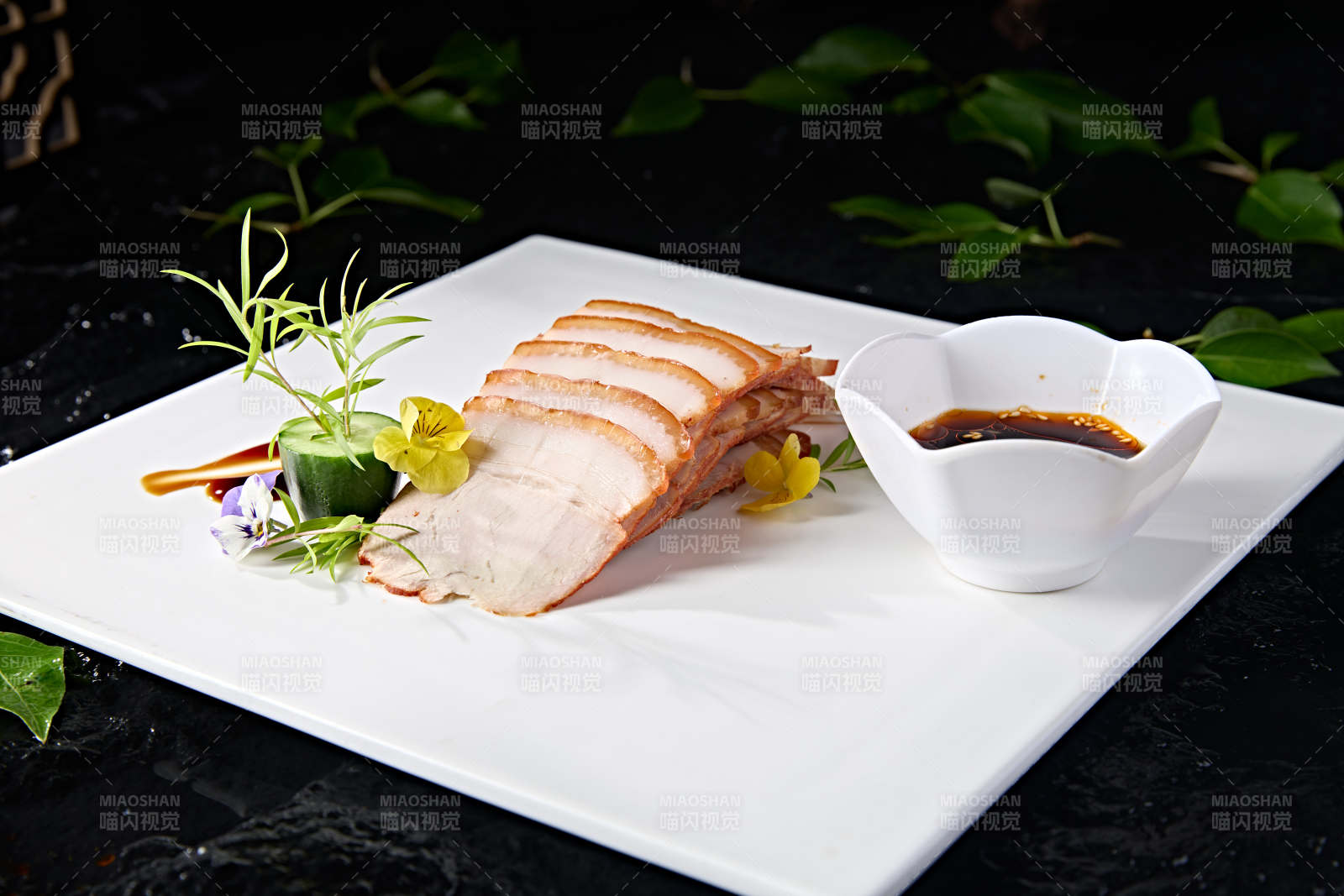 蘸汁张家口风味美食柴沟堡熏肉切片图片