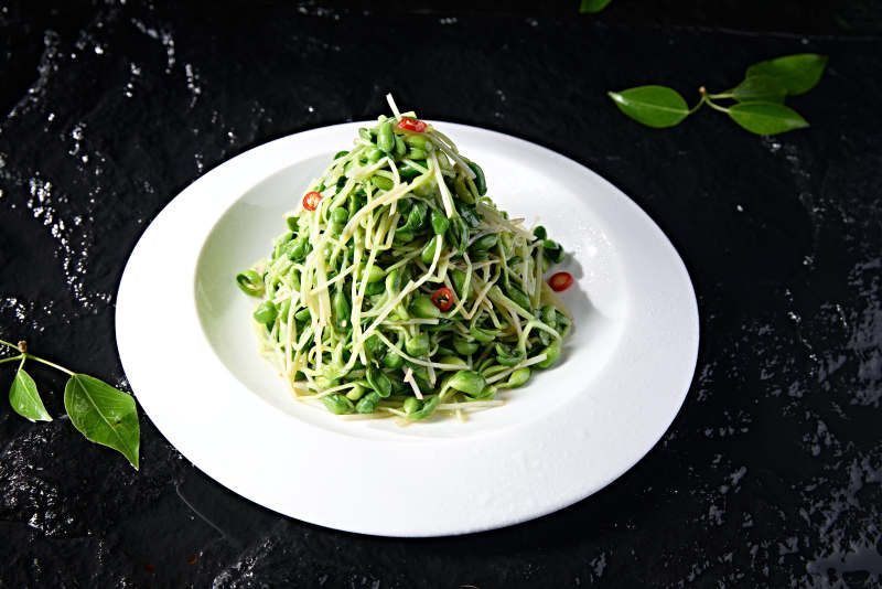 美味凉菜米椒炝拌绿豆芽图片