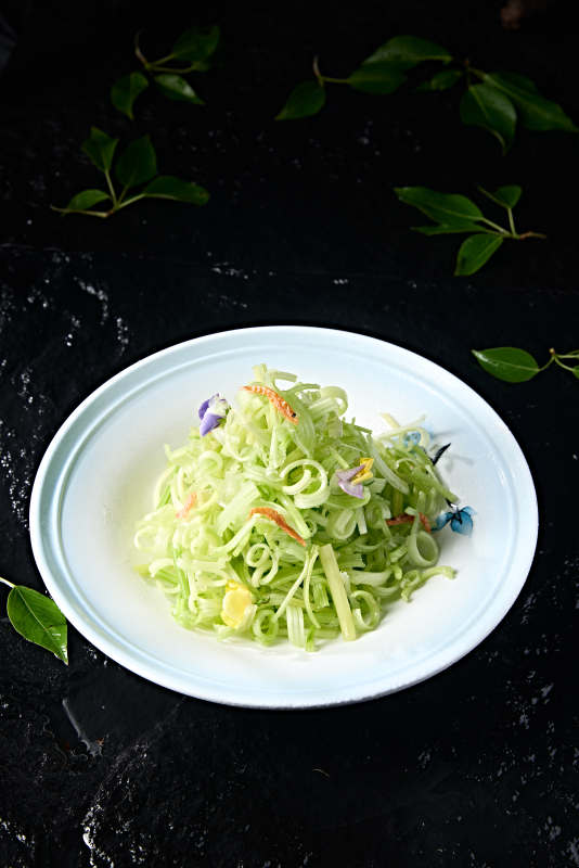 美味凉菜虾干凉拌西芹丝图片