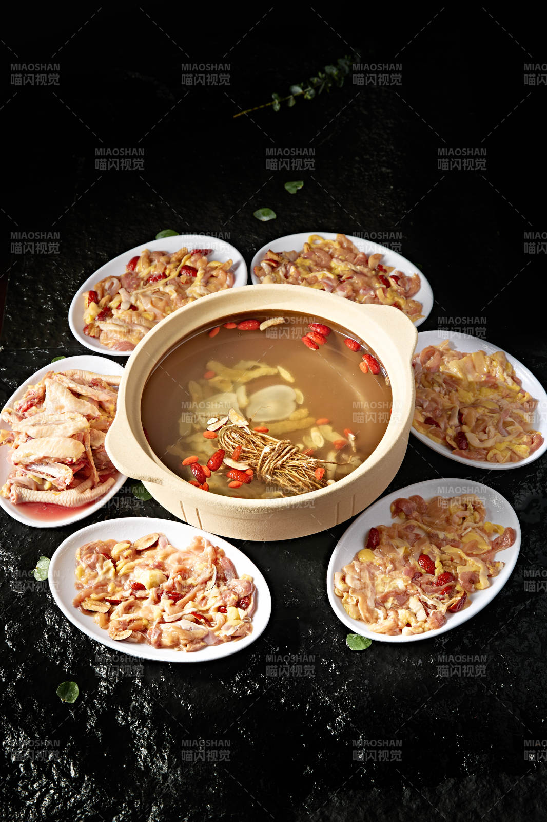 砂锅药膳滋补进补鸡肉锅图片