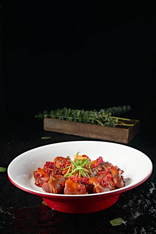 中餐美食川味香辣猪蹄块图片