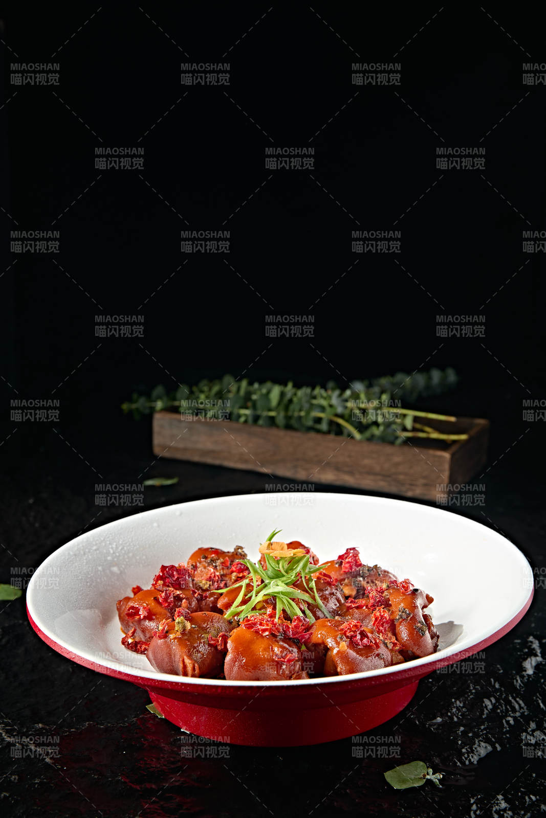 中餐美食川味香辣猪蹄块图片