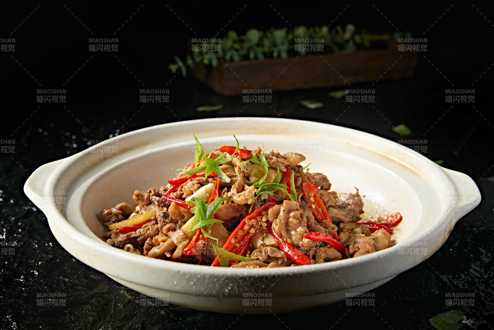 中餐湘菜美味砂锅蒜香辣煲柴鸡锅图片