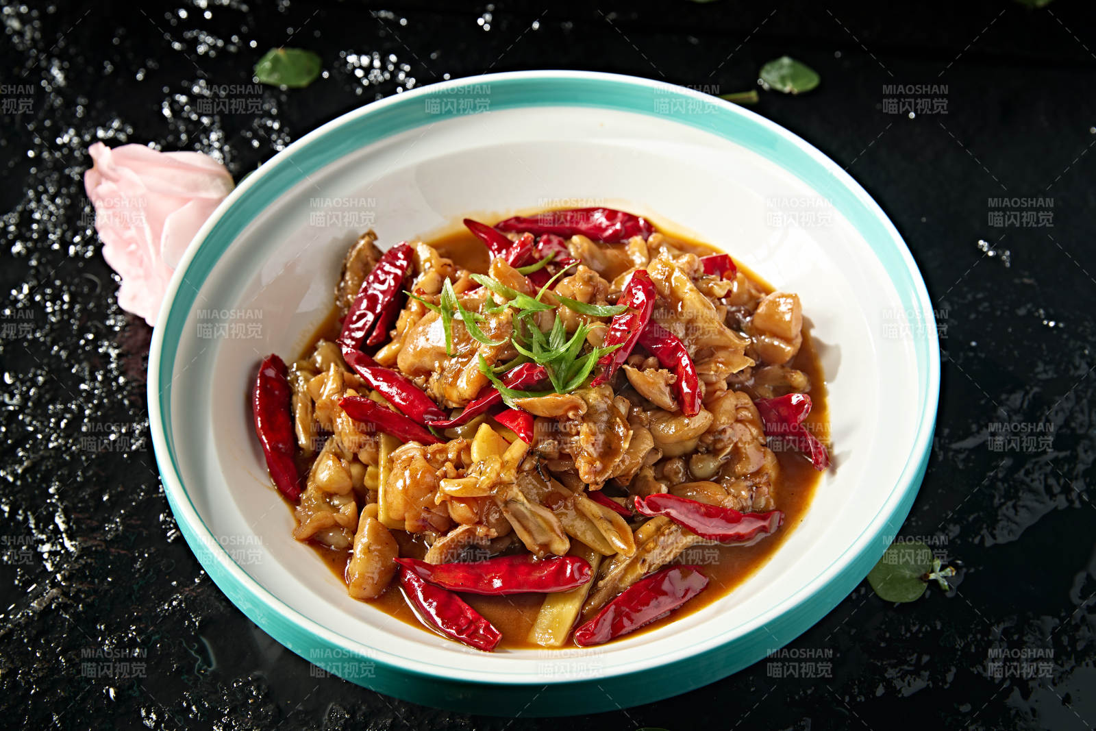 中餐湘菜美味爆辣仔姜烧牛蛙图片