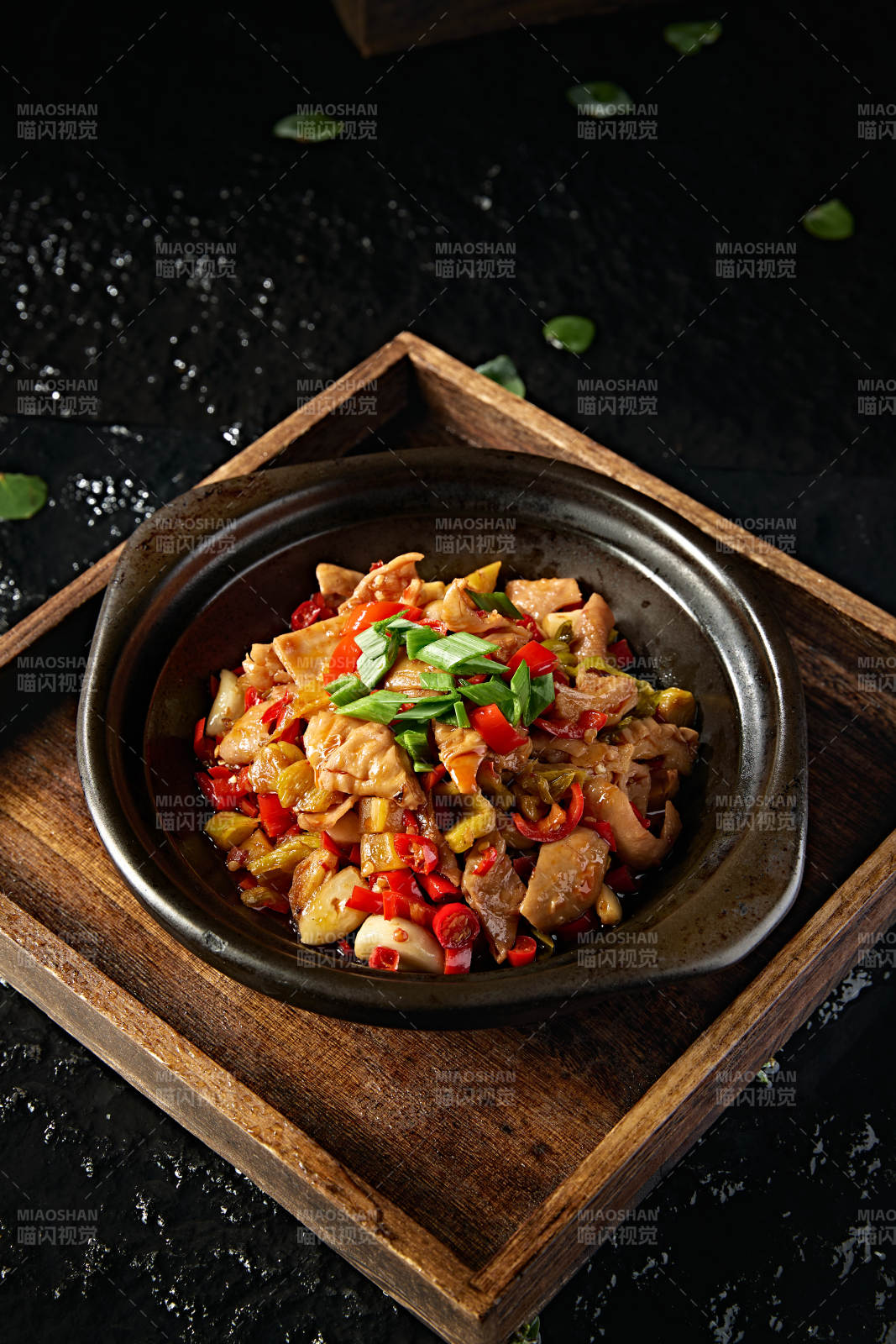 中餐湘菜美味砂锅蒜香香辣肥肠图片