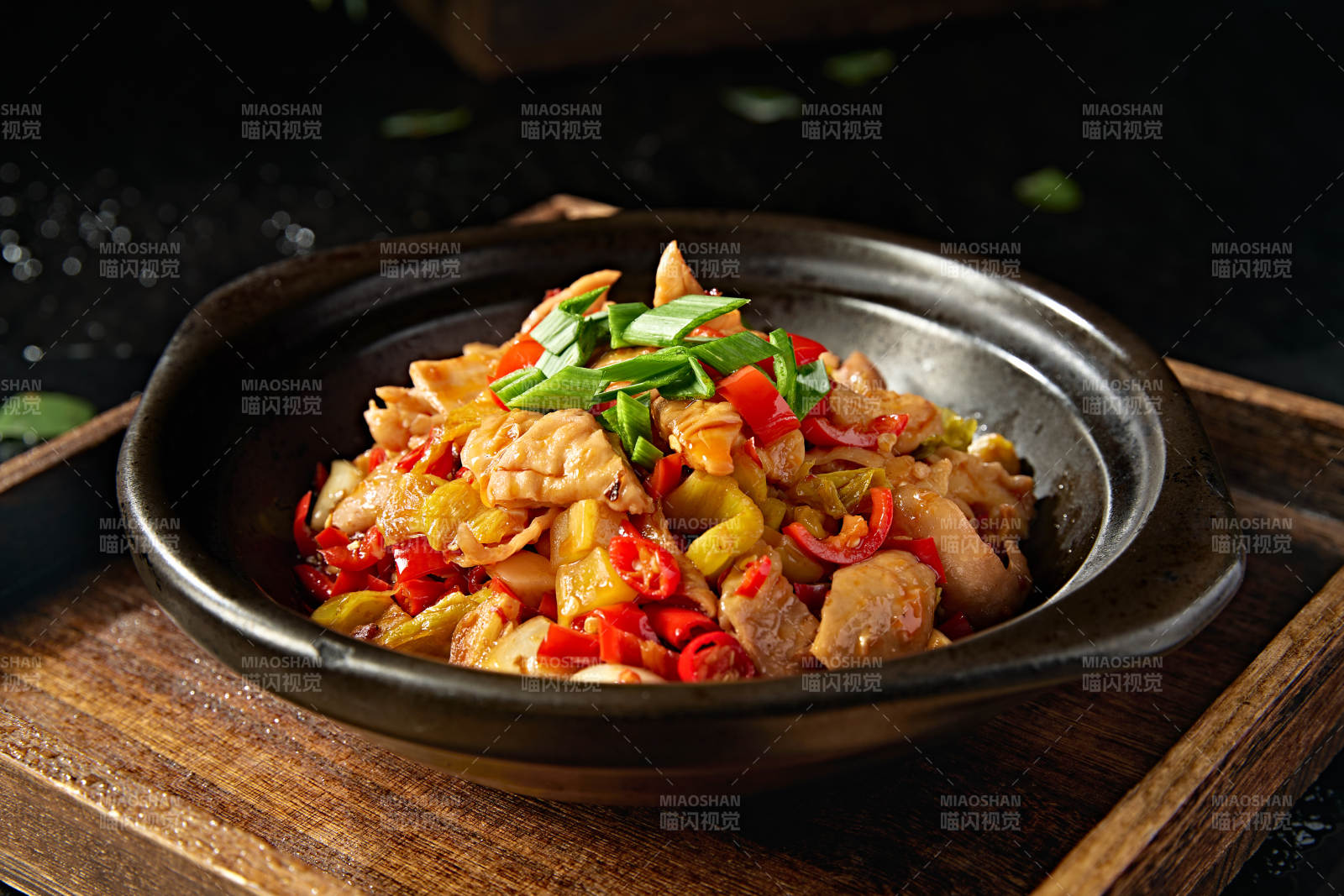 中餐湘菜美味砂锅蒜香香辣肥肠图片