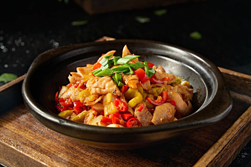 中餐湘菜美味砂锅蒜香香辣肥肠图片